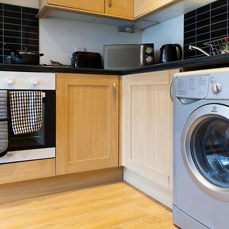 1-Bedroom Apartment With Balcony, Hoddesdon Exteriör bild